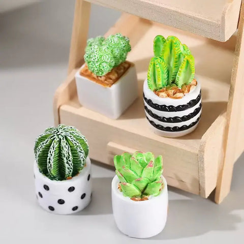 Mini Plants & Figurines